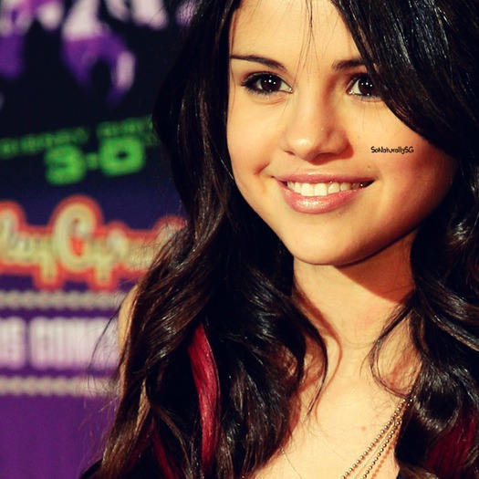 selena_gomez_display_2_by_sonaturallysg-d2z34wc