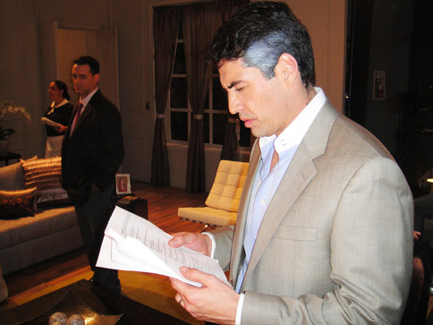 behind21_0___484x363