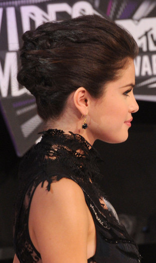 Selena+Gomez+2011+MTV+Video+Music+Awards+Arrivals+BCJ4v-rK8uMl - August 28th - 2011 MTV Video Music Awards