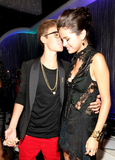 Selena+Gomez+2011+MTV+Video+Music+Awards+Red+66wzkybnRhSl - August 28th - 2011 MTV Video Music Awards