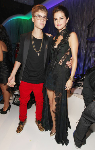 Selena+Gomez+2011+MTV+Video+Music+Awards+Red+M760OLydmNrl - August 28th - 2011 MTV Video Music Awards