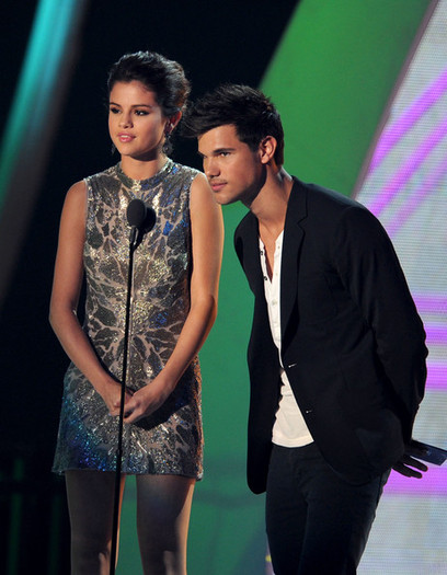 Selena+Gomez+2011+MTV+Video+Music+Awards+Show+prqSfJ2g_Zsl - August 28th - 2011 MTV Video Music Awards