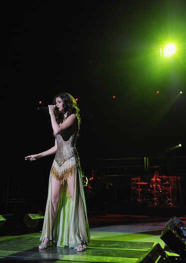 Selena+Gomez+Selena+Gomez+Scene+Concert+ODpjMi_h29Ol