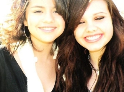 normal_03 - Selena Taking Pictures with Fans outside her Dallas - Texas