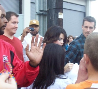 normal_07 - Selena Taking Pictures with Fans outside her Dallas - Texas