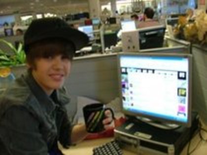 14354616_PEZICZGXA - justin bieber si selena