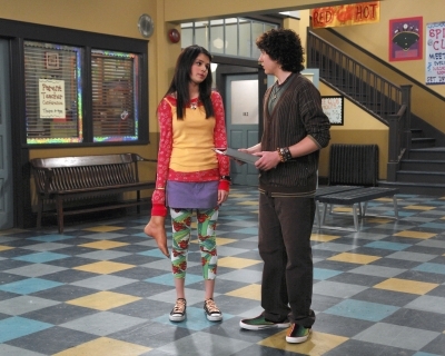 normal_02 - Wizards of Waverly Place Season 1 Episode 01 05 - Disenchanted Evening