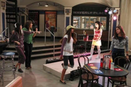 normal_07 - Wizards of Waverly Place Season 1 Episode 01 05 - Disenchanted Evening