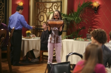 normal_11 - Wizards of Waverly Place Season 1 Episode 01 03 - I Almost Drowned in a Chocolate Fountain