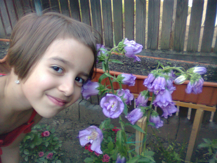 Photo0176; FETITA MEA,,CU CLOPOTEI MOV
