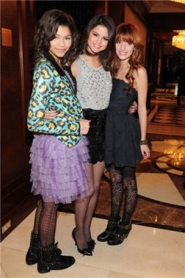 normal_010 - March 15th - Taking photos in her Hotel after leaving it with Shake it up Stars