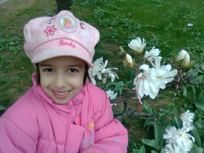 FETITA MEA ,,CU MAGNOLIE,IN CISMIGIU