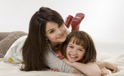 Selena-Gomez-Joey-King-Ramona-And-Beezus - selena gomez