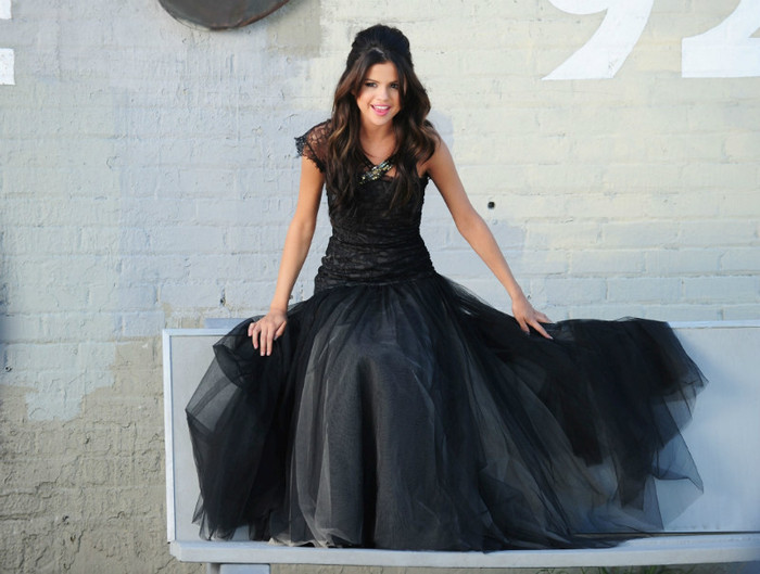 Selena-Gomez-on-Who-Says-Music-Video-Set-Photos-8 - selena gomez
