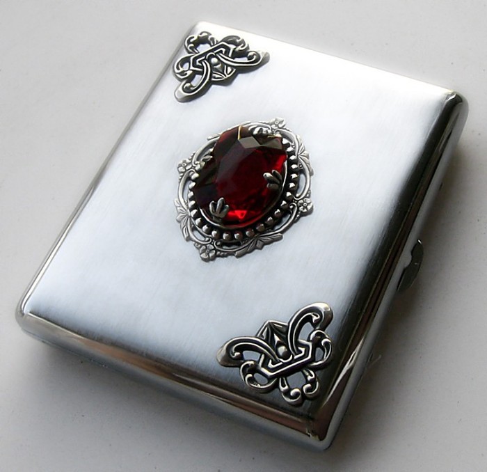 gothic_cigarette_case_by_aranwen-d48x9wf