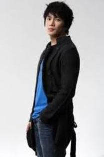 Ji Sung as Printul Angel - Balul de iarna