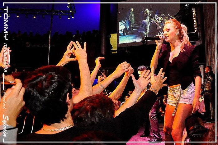 247277_184136604968528_164205446961644_398286_1166113_n - alexandra stan