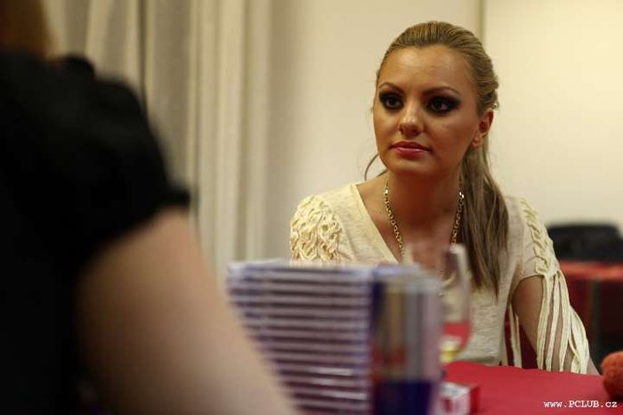 261990_195280530520802_164205446961644_455200_3187122_n - alexandra stan