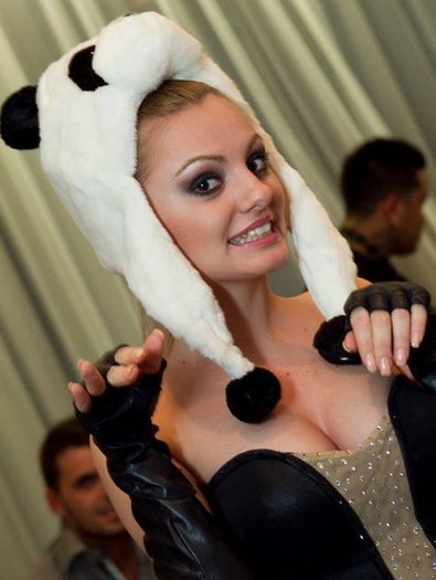 264052_198299373552251_164205446961644_463848_4714481_n - alexandra stan