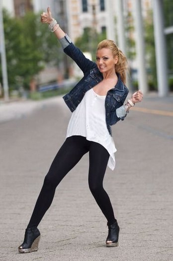 270368_193420557373466_164205446961644_449527_4087113_n - alexandra stan