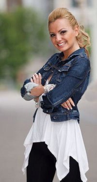 270898_193420570706798_164205446961644_449528_6069739_n - alexandra stan