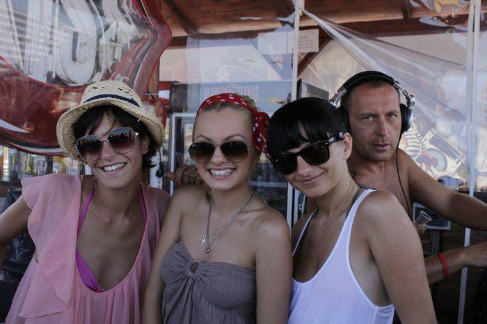 291706_226437567405098_164205446961644_542408_207256780_n - alexandra stan
