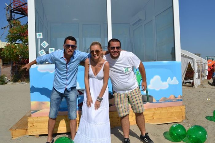 293418_226435467405308_164205446961644_542393_2045726930_n - alexandra stan