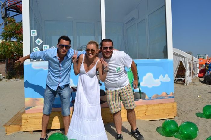 297240_226435544071967_164205446961644_542394_1377791912_n - alexandra stan