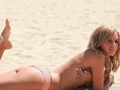 298082_255020174531453_254956224537848_852607_1558421_n - alexandra stan
