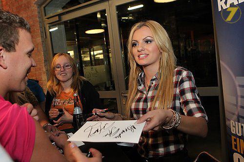 298724_224497134265808_164205446961644_537380_7950566_n - alexandra stan