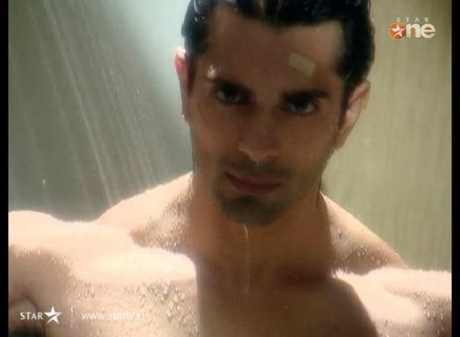 313192_258078140880956_154546784567426_875263_1092538_n - xxKaran Singh Grover-Armaanxx