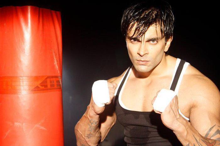 314045_258077337547703_154546784567426_875252_1925_n - xxKaran Singh Grover-Armaanxx