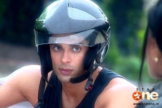 320699_257649737590463_154546784567426_873597_821027_n - xxKaran Singh Grover-Armaanxx