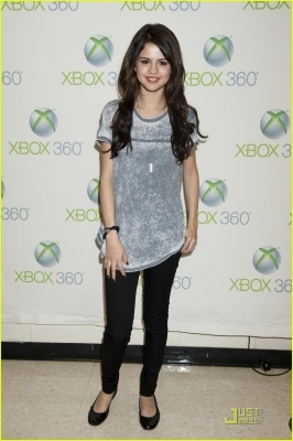 normal_004 - December 11th - Y100 Jingle Ball 2010 backstage