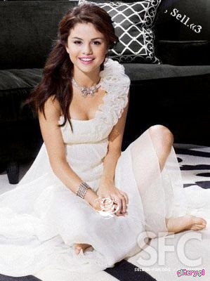 47221985_WFXFKSFKC - selena gomez