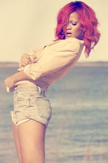 tumblr_lce0fzBGHd1qzclrjo1_500_large_large - Rihanna