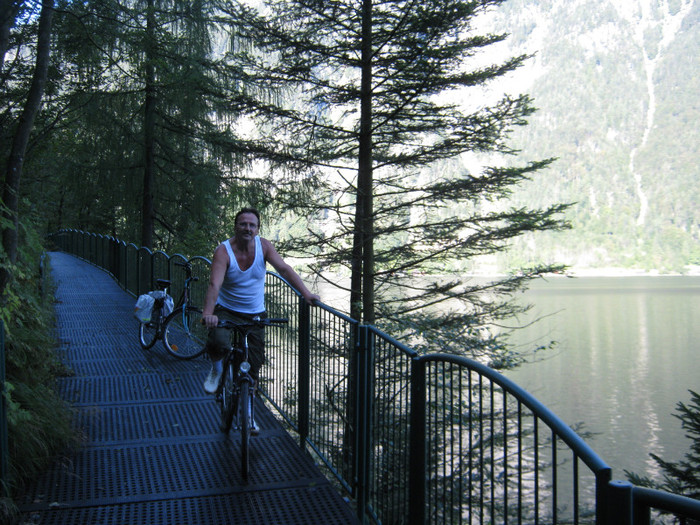 pod pentru biciclisti pe peretele - hallstat-dachstein welterbe