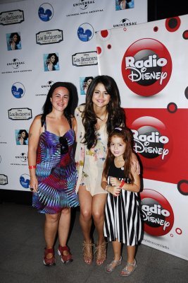 051 - 4 02 2012 Meet And Greet at Argentina Concert