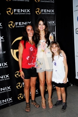 normal_057 - 4 02 2012 Meet And Greet at Argentina Concert
