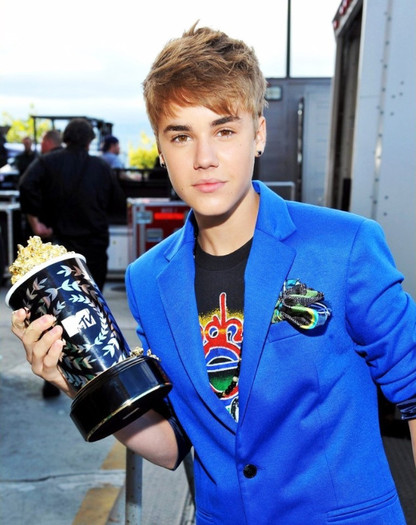 Justin-Beiber-At-2011-MTV-Movie-Awards - justin bieber