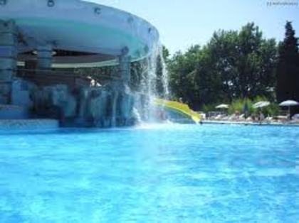 Piscina ta - apartament 2 ocupat de DEEAL