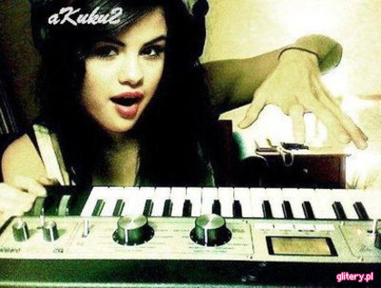 47403575_JIIGDHVHA - selena gomez