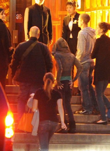 226037_162197583839673_134110266648405_367629_3384415_n