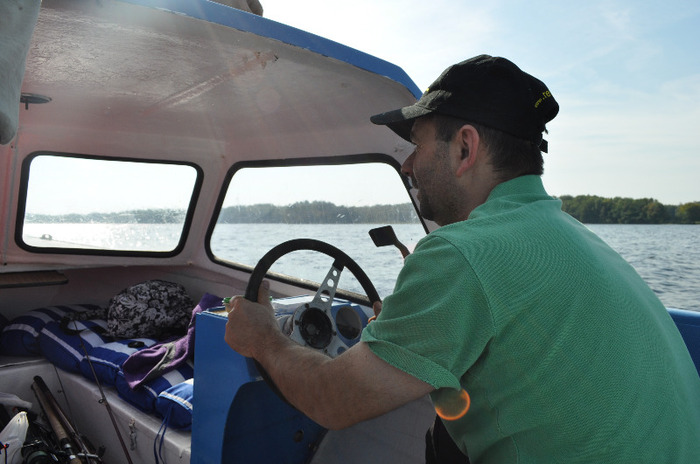 182 - La pescuit cu barca pe lac 2012