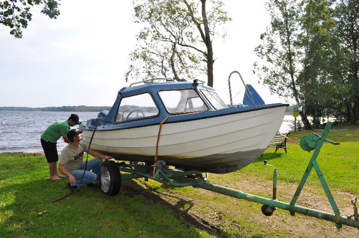 289 - La pescuit cu barca pe lac 2012