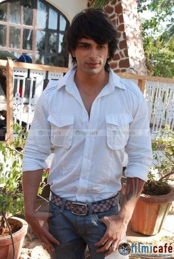 170544_188527231169381_154546784567426_541076_1901777_o - xxKaran Singh Grover-Armaanxx