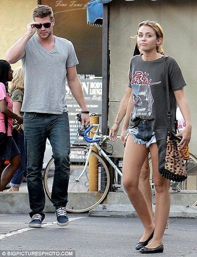 miley-cyrus-este-din-nou-in-bratele-australianului-liam-hemsworth_1