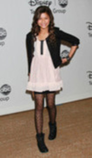 47488863_BFQYLHKNM - sedinta foto Zendaya Coleman2