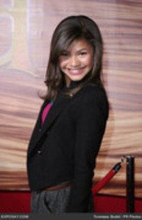 31518160_RJLRNKMVW - sedinta foto Zendaya Coleman5