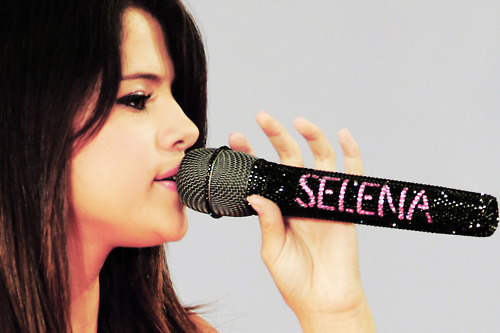 tumblr_lmyt0bxAZX1qhqae9o1_500_large - 00 Cateva poze pentru fanii Selena Gomez